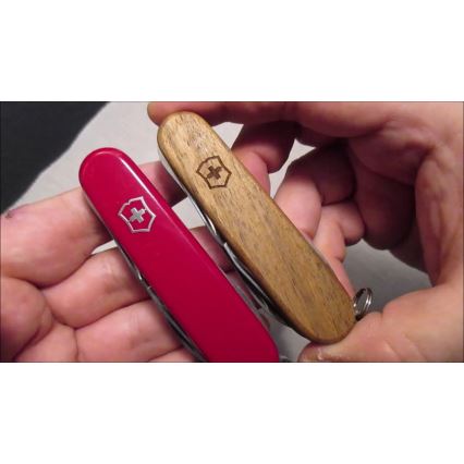 Victorinox - Multifunkčný vreckový nôž 9,1 cm/14 funkcií červená