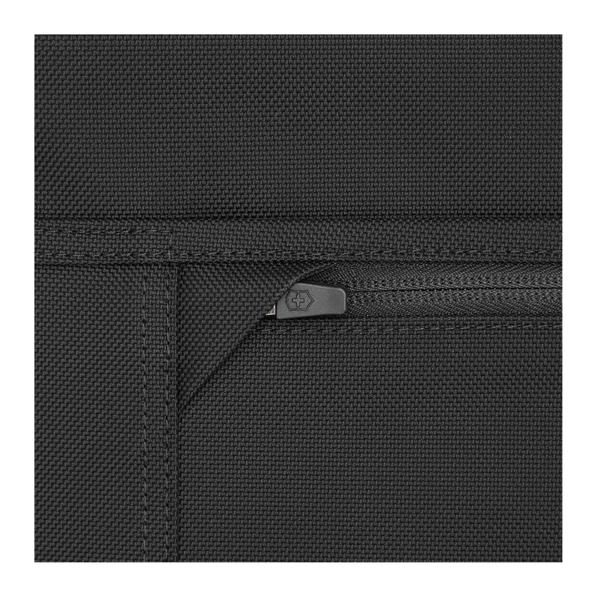 Victorinox - Taška cez rameno Mythic 2 l čierna