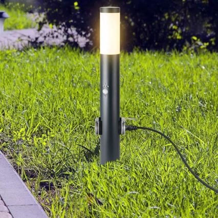 Vonkajšia lampa so senzorom a 2 zásuvkami SCHUKO 1xE27/60W/230V IP44 60cm antracit