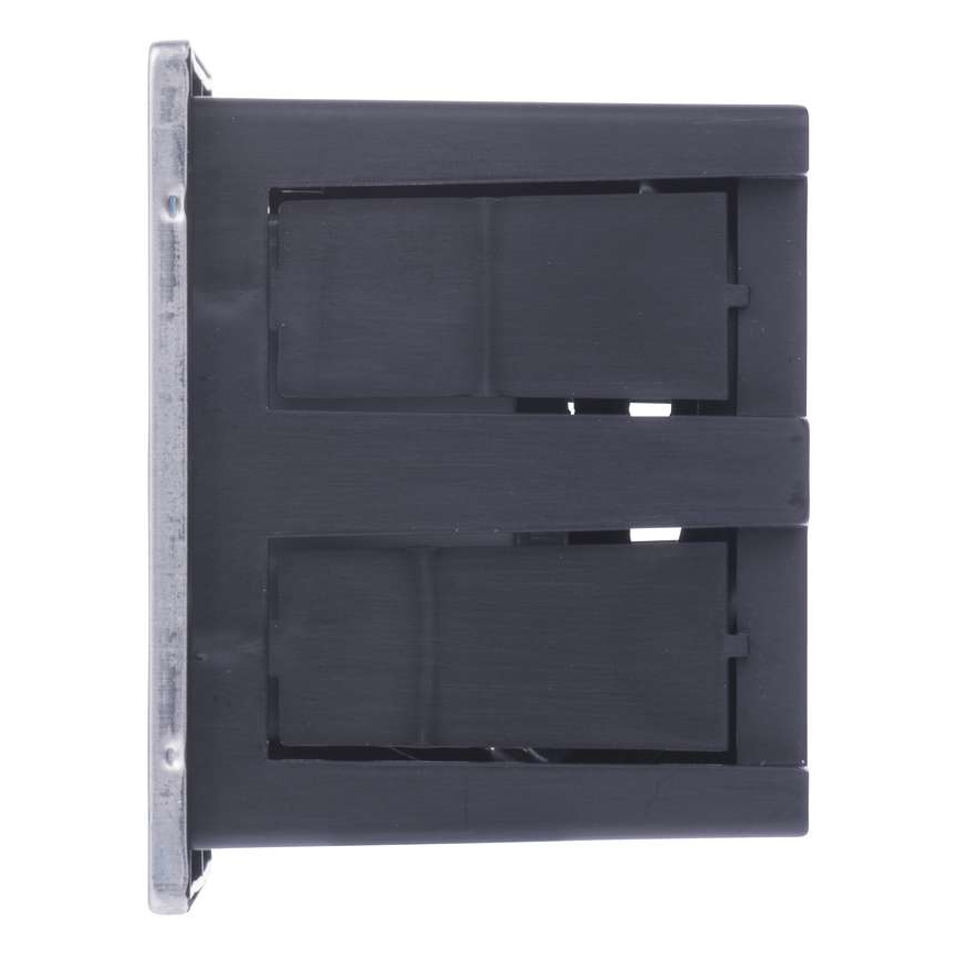 Čierna plastová krabica s kovovými prvkami je zobrazená zboku. Krabica má štyri priečinky. Je umiestnená na bielom pozadí.