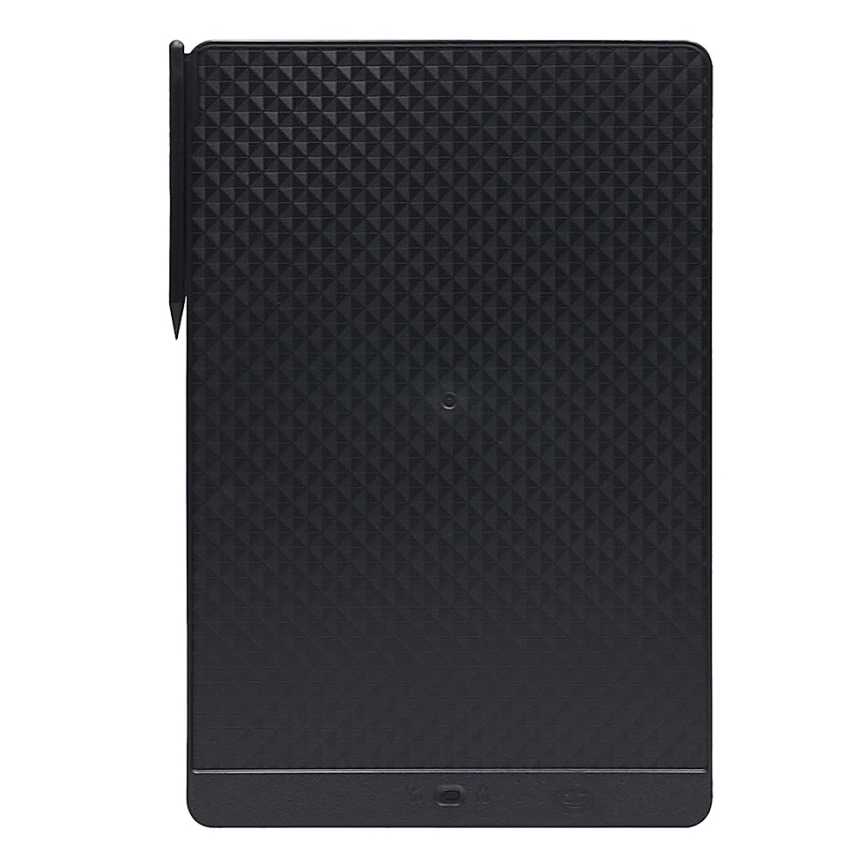 Čierny tabletový písací blok s jemnou geometrickou štruktúrou povrchu leží na bielom pozadí. K nemu je priložené čierne pero. Na spodnom okraji je malé nenápadné logo.