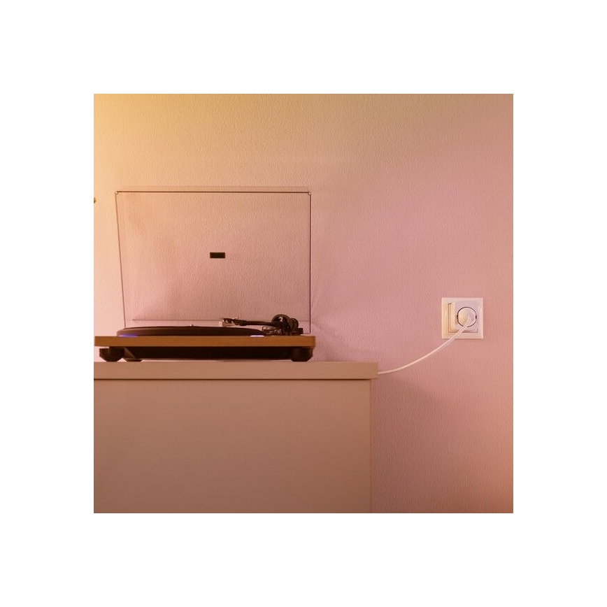 WiZ - Inteligentná zásuvka E 2300W + powermeter Wi-Fi