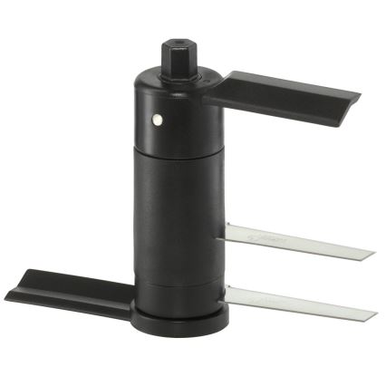 Nástroj s valcovitým čiernym telom a dvoma plochými kovovými čepeľami, používaný na upínanie, má otočnú hlavu a základňu. Na čepeľach je viditeľný nápis „57 mm“.