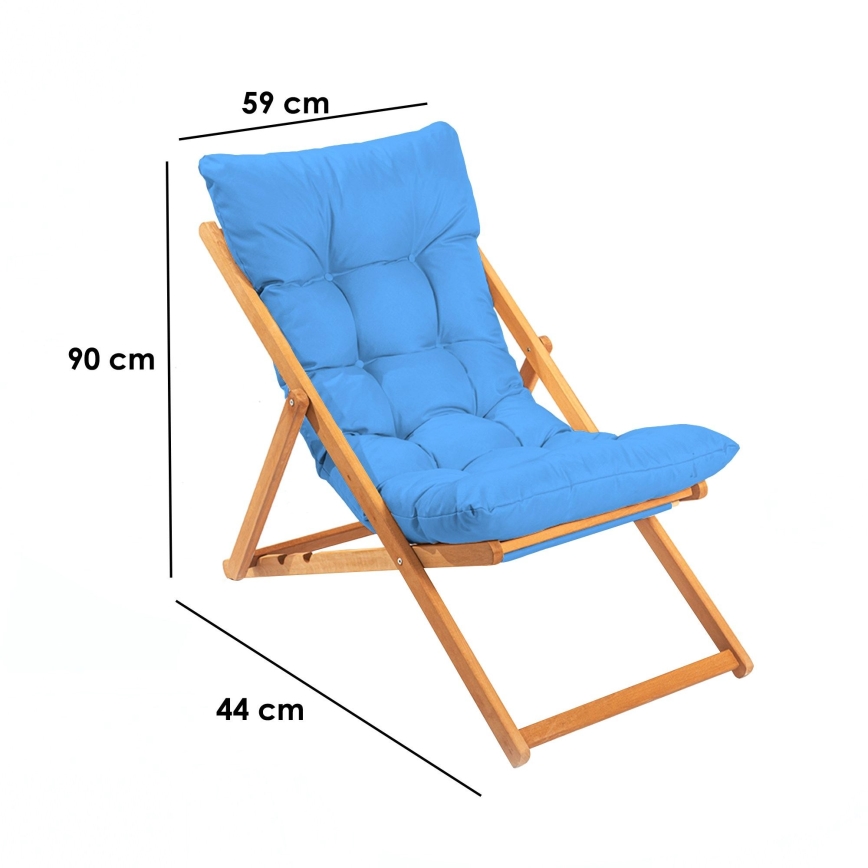 Skladacia ležadlová stolička s modrým čalúnením sedáka, rozmery: 90 cm výška, 59 cm šírka, 44 cm hĺbka.