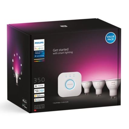 Balenie Philips Hue zobrazuje inteligentný systém osvetlenia. Obsahuje mostík a tri farebné žiarovky. Balenie je označené ako „Value Pack“ a uvádza kompatibilitu s Apple Home, Google Home a Alexou.