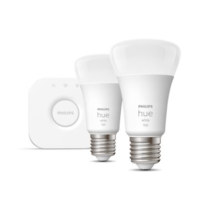 Dve žiarovky Philips Hue White 1100 svietia. Sú umiestnené vedľa štvorcového ovládača Philips.
