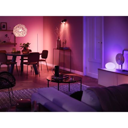 Základná sada Philips Hue WHITE AND COLOR AMBIANCE 2xE27/9W/230V 2200-6500K + inteligentná zásuvka a zariadenie na prepojenie