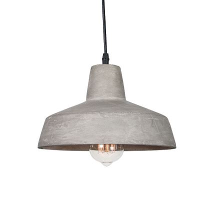 Betónová závesná lampa s rozsiahlou tienidlom visí na čiernom kábli. Tienidlo má tvar zrezaného kužeľa a vnútri je viditeľná žiarovka. Lampa je umiestnená na bielom pozadí.