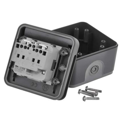 Zásuvka do vlhkého prostredia IP55