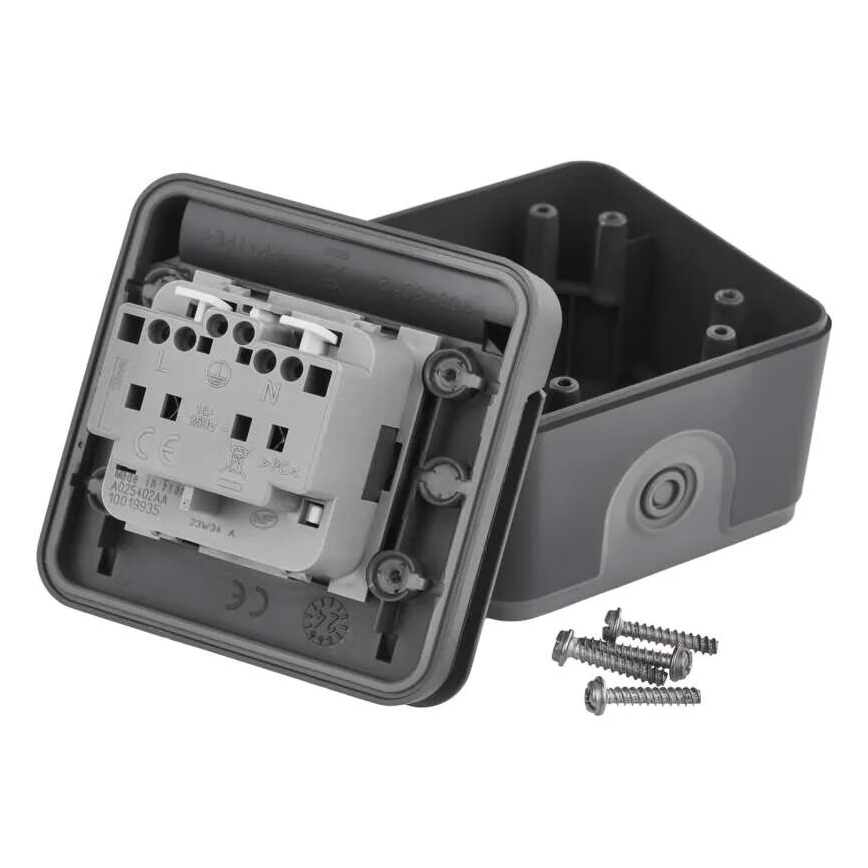 Zásuvka do vlhkého prostredia IP55