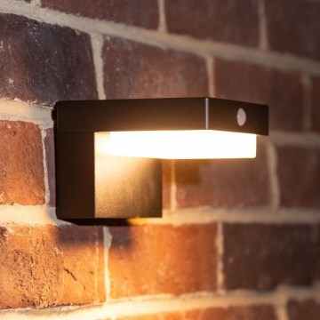 Zuma Line - LED Solárne nástenné svietidlo so senzorom pohybu a súmraku LED/4,5W/2000 mAh IP44 čierna